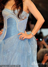 组图：赵薇亮相威尼斯 纱裙飘逸黑裙优雅