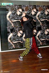 高清图：容祖儿为演唱会彩排 地狱式拉筋刻苦训练