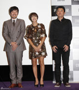 高清组图：全度妍宣传新片《倒计时》 星星装闪金光