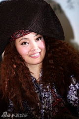 高清图：《翡翠明珠》首映 阿Sa(蔡卓妍)走出离婚阴霾