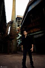 组图：边原街拍大片曝光 演绎城市行走的力量