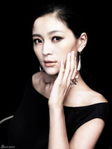 组图：王媛可娇艳大片曝光 性感演绎迷人蝴蝶骨