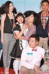 组图：吴镇宇儿子留港求学 张智霖称没感情缺失