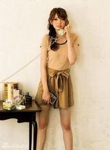 组图：日本模特宫田聪子示范89款秋季服饰搭配