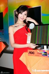 组图：周杰伦绯闻女友陈以庭红裙代言 妩媚俏皮