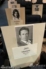 组图：艾美一切就绪 主持人吉米-法隆亮相揭红毯