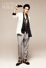 组图：丁子峻时尚大片 玩转雅痞正太花美男