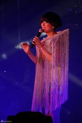 幻灯图集：郑秀文纪念入行20年 连换八套造型玩百变