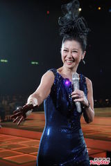 组图：叶倩文一家三口合唱 林青霞素颜到场欣赏