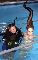 组图：女星水下写真妖娆 凯莉布鲁克化身美人鱼