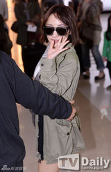 组图：Kara结束日本演出回国 具荷拉显消瘦