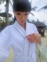 组图：网曝55岁申军谊23岁靓女儿近照 猫女造型可爱