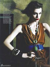 组图：英国美女凯拉-奈特利登《Vogue》封面