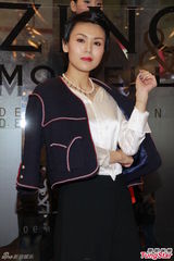 组图：文咏珊红黑装性感 与绯闻男友滴汗合照