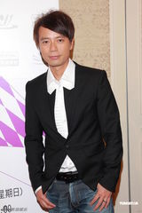 组图：香港艺术发展颁奖礼举办 周润发拥许鞍华