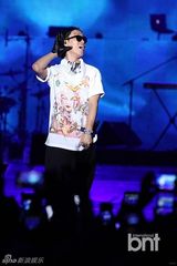 组图：朴宰范等参加HIPHOP音乐节引爆火热现场