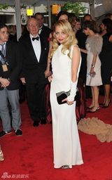 组图：美国时装学院庆典举行 众明星红毯竞艳