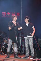 组图：杨千霈自由发挥将主持金曲星光