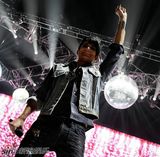 高清组图：美偶选手洛杉矶开唱 兰伯特与艾伦琴瑟和鸣