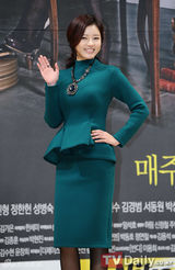 组图：《电视剧之王》发布 崔始源中分头表情搞怪