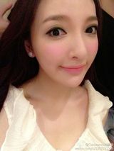 组图：王励勤主播女友微博晒美艳靓照