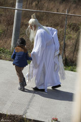 组图：《爸爸》老爸变装逗萌娃 小猪赛跑趣味多