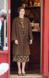 幻灯图：温丝莱特离婚后首部作品出演单身母亲