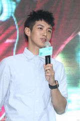 组图：柯震东现身预售会 新片变身大野狼