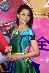 组图：《等风来》倪妮演装女 冯绍峰包场支持