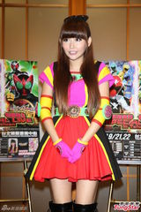 组图：蝴蝶姐姐变骑士公主 挺罗志祥撕信为效果