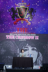 高清组图：张根硕亮相亚洲巡演发布会眼线妆抢眼