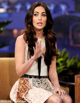 高清图：梅根-福克斯做客脱口秀节目妩媚女人味