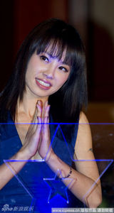 幻灯图：蔡依林启动中国达人秀 宝蓝礼服波涛胸涌 