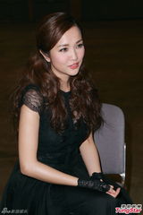 组图：吴雨霏唱失恋歌 许志安称郑秀文难讨好