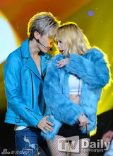 组图：missA与FT等《The Show》现场卖力演出