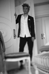 组图：吉杰黑白配写真出炉 生活照依然绅士 