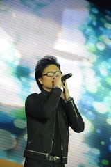 高清组图：2011微博之夜 汪峰《春天里》压轴