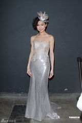 组图：胡定欣亮相婚纱秀恨嫁着急找男友