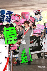 幻灯图：阿娇“艳照”后首做女主角 与陈伟霆鸳鸯浴戏