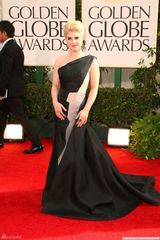 高清图：凯莉-奥斯本礼服亮相香肩柔媚