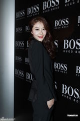 组图：杨千嬅透视装美背尽裸 正努力造人一切随缘