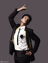 高清图：陈志朋登杂志封面 致敬张国荣领时尚风潮