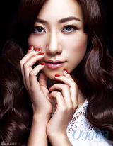 组图：韩雪拍时尚大片尽显优雅女人味