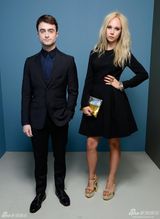 组图：《魔鬼犄角》主创拍写真 丹尼尔帅气亮相