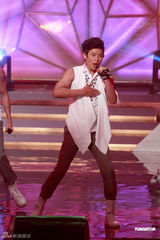 高清图：棒棒堂曹格等录制节目 劲歌热舞场面火爆