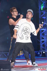 组图：严爵挑战唱跳险破音 林俊杰压轴热舞