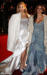 高清组图：《九》伦敦首映 刘易斯率众美女亮相