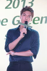 组图：李敏镐帅气出席活动 新剧将演高中生