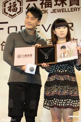 组图：林峰沪上出席商业活动 力证与TVB合作良好