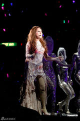 组图：卫兰个唱展魔幻双翅 老板黎明控制台助阵